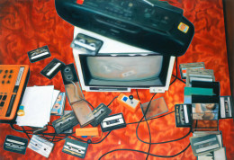 Frank Bauer - Fernseher, Casetten & altes Telespiel (orange Version)