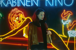 Frank Bauer - Katja (vor Leuchtreklame)