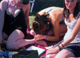 Frank Bauer - Mädchen auf einem Festival 1